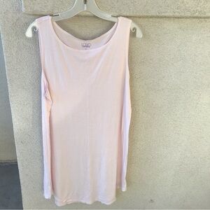 Layers by Lori Goldstein Baby Pink  
SzXL Sleevelesss Curved Hem